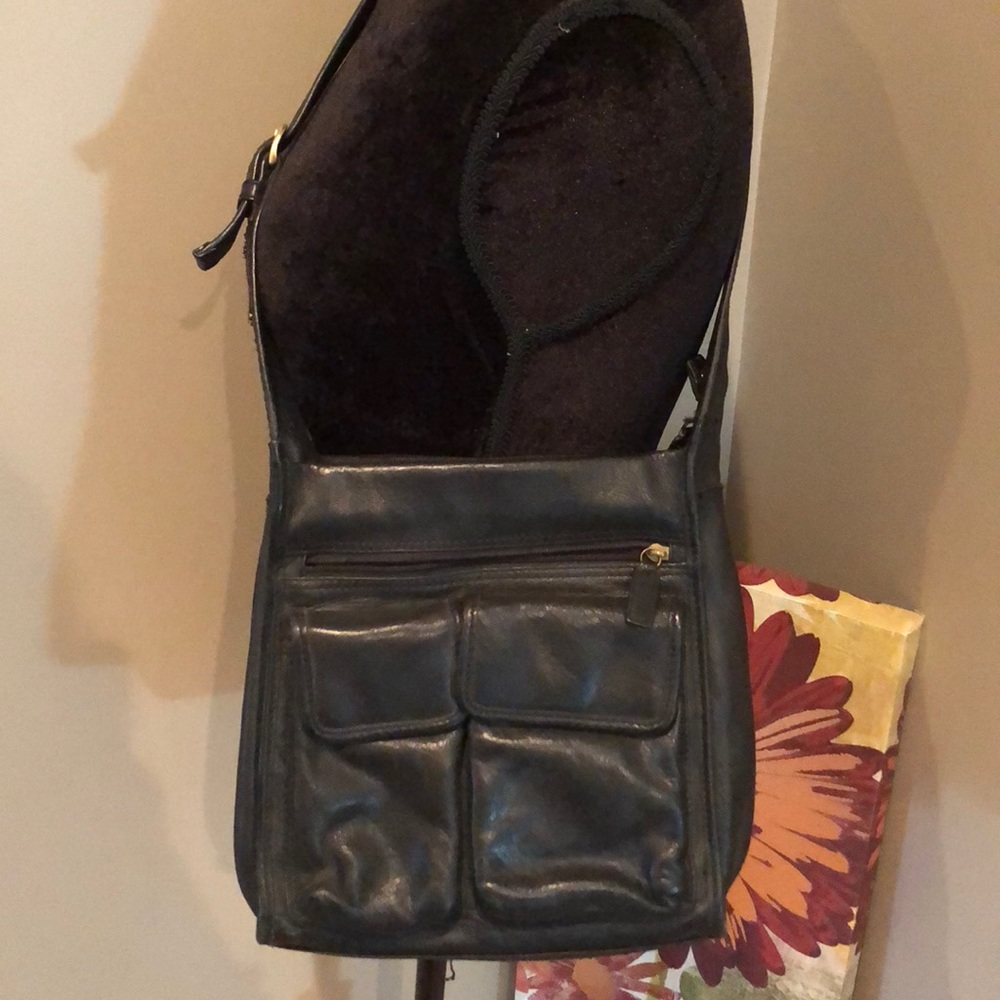Black fossil classic handbag !